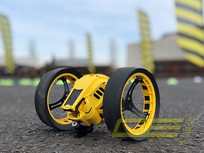 FPV Racing mit fahrenden Boden Drohnen