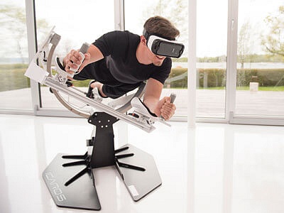 Various simulations and experiences are possible in this virtual reality simulator and fitness machine. Combine the VR Simulator ICAROS with our Virtual Reality Event Arena wirelessly. Europe-wide delivery to your fair and event with professional support.