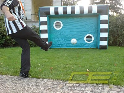 Aufblasbare Fussball Torwand mieten