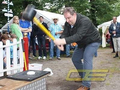 Hau den Marterpfahl mieten