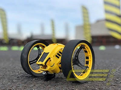 Racing Parcours mit fahrenden Boden Drohnen