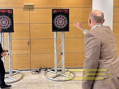 Dartboards und elektronische Dartscheiben mit Ständer mieten für Events und Messen