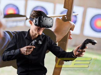 Bogenschießen mit VR Brille mieten für Events und Messe - ungefährliches und präzises Bogenschießen in der Virtual Reality